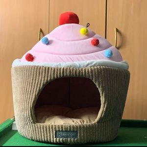 Pet Cupcake bed